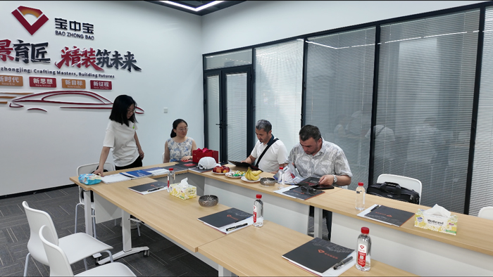 Saudi Purchasing Client Visits Jingzhongjing Exhibition Hall for Inspection, Reaches Purchase Agreement on Spray & Bake Booths